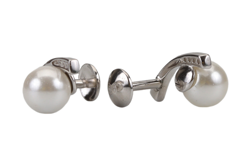 Rhodium Pearl With Curve Stud